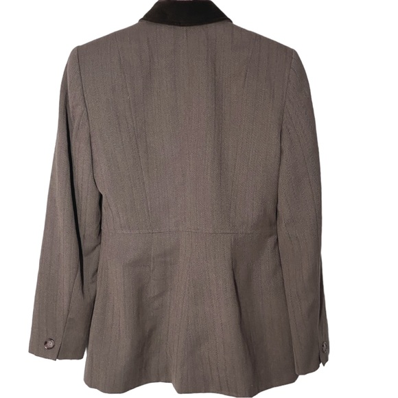 Jones New York tan blazer with brown velvet contrast  collar - Picture 2 of 7